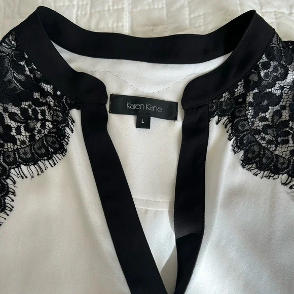‘Karen Kane’ Blouse - Picture 2 of 3